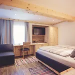 Raderhof בית חווה פלד אם סי